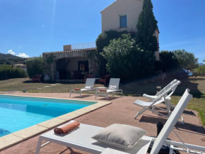 Villa 8 personnes entre l'ile rousse et Calvi avec piscine.